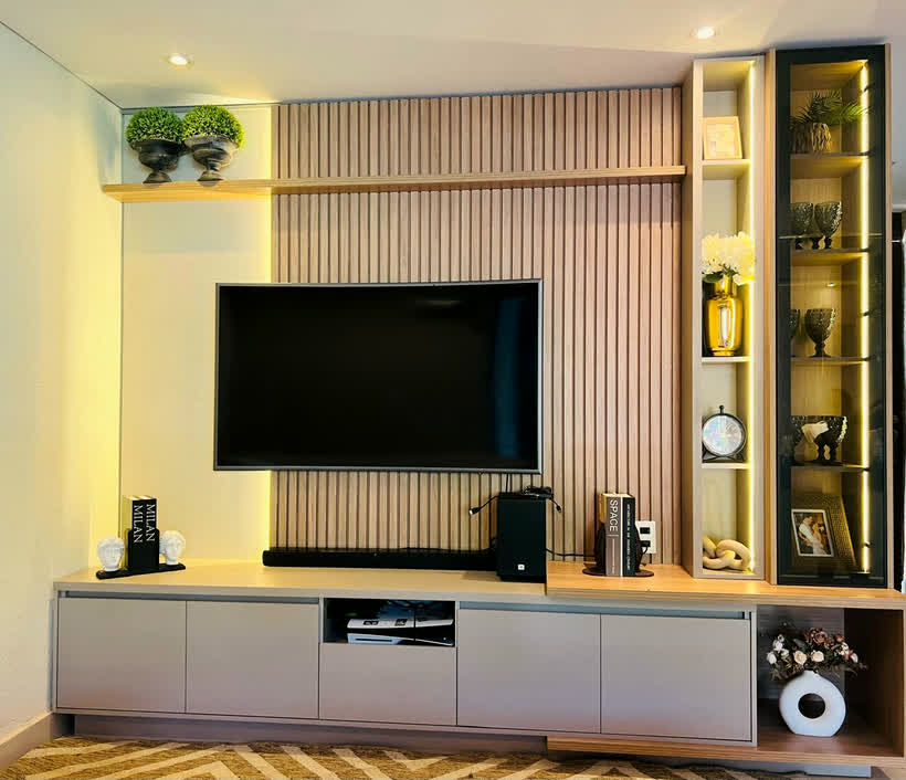 Rack de TV con varillado y vitrina